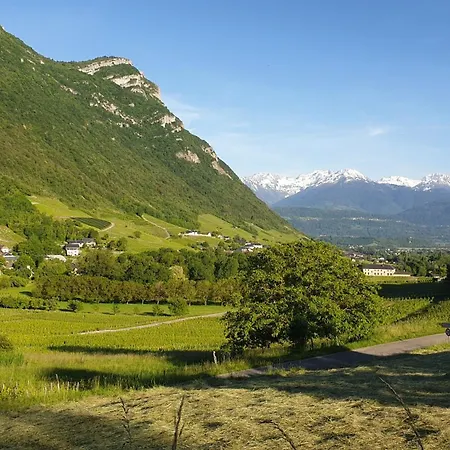 Апартаменты Au Calme - Rez De Jardin Chignin