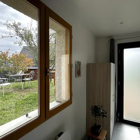 Апартаменты Au Calme - Rez De Jardin Chignin